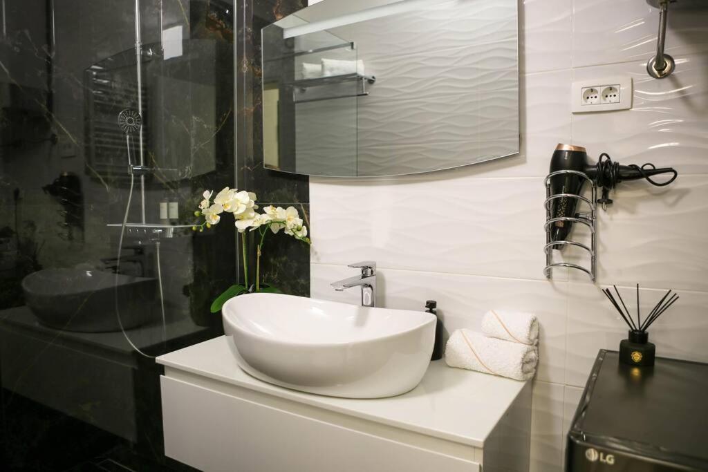 New & Luxury Apartment Tony Split Ngoại thất bức ảnh